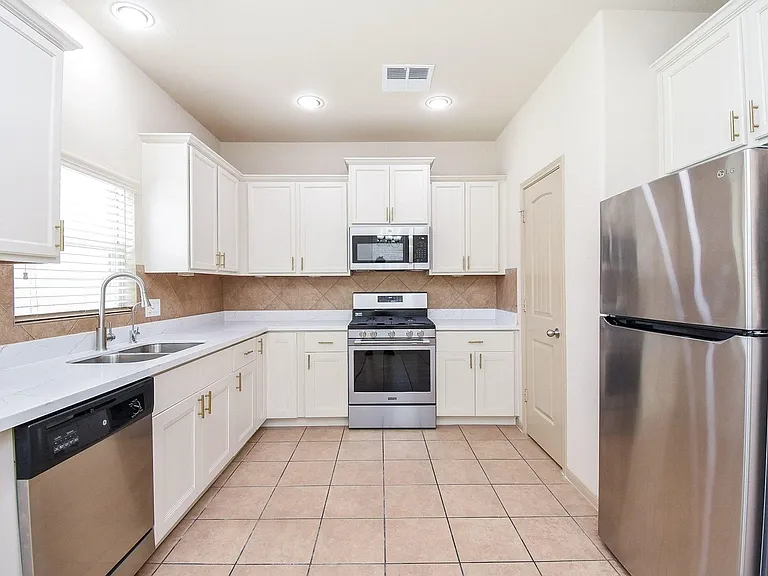 2106 Harmon Crest Ct — Photo 12