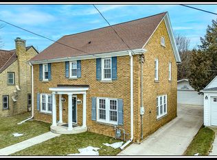 915 N 12th St, Manitowoc, WI 54220