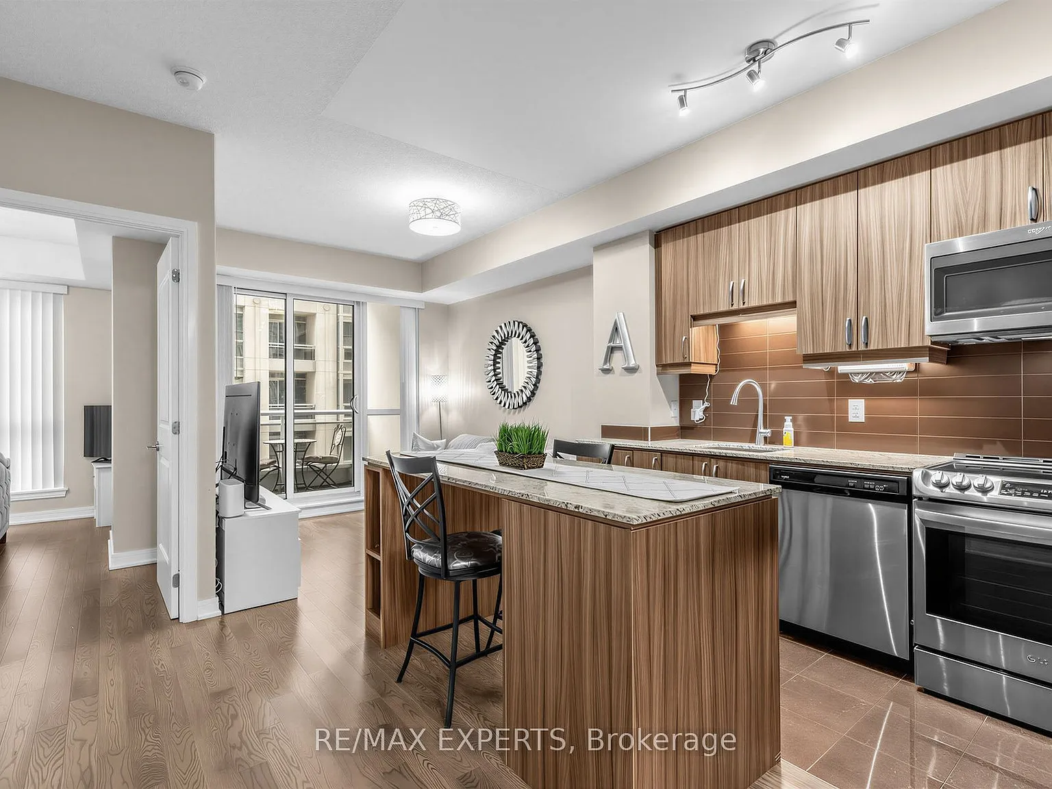 2 bed, $2,500 — Photo 4