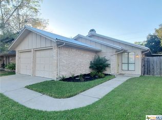 421 Ivanhoe Dr, Victoria, TX 77901