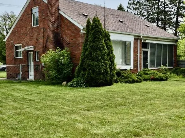 29290 Utica Rd, Roseville, MI 48066