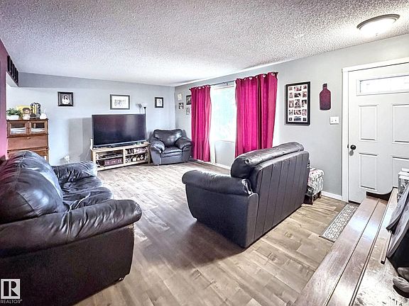 2nd image of 5025 54th St