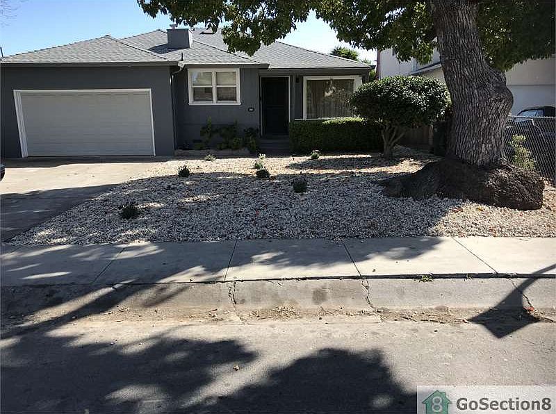 1st image of 352 Wisteria Dr
