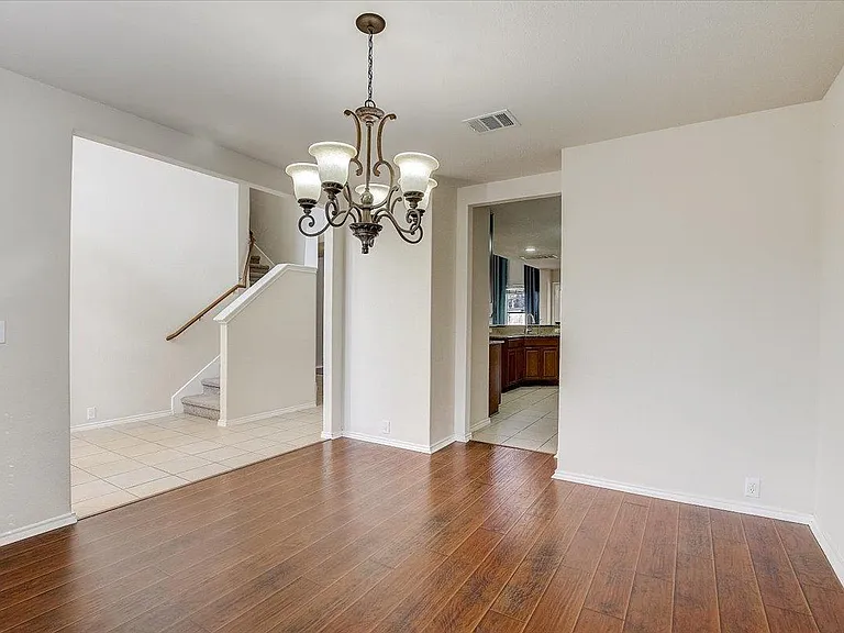 537 Golden Creek Dr — Photo 9