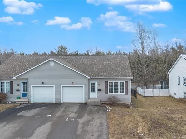 4 Dawson Dr, Oromocto, NB E2V 4S7