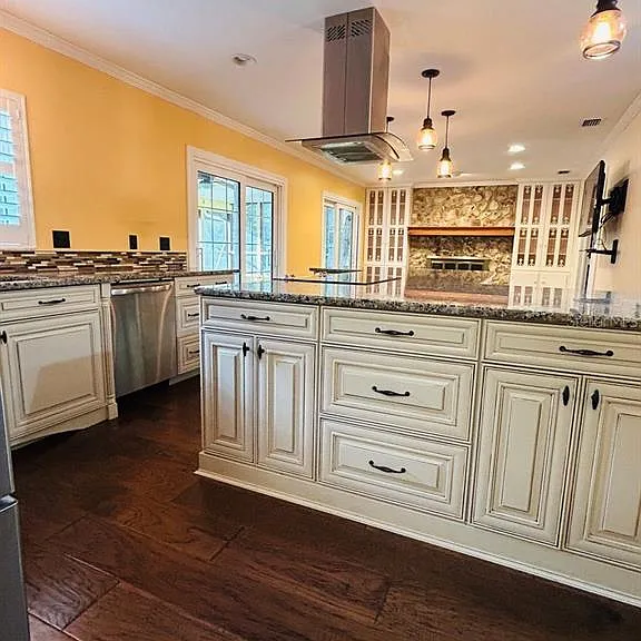 608 SW 80th Blvd — Photo 8