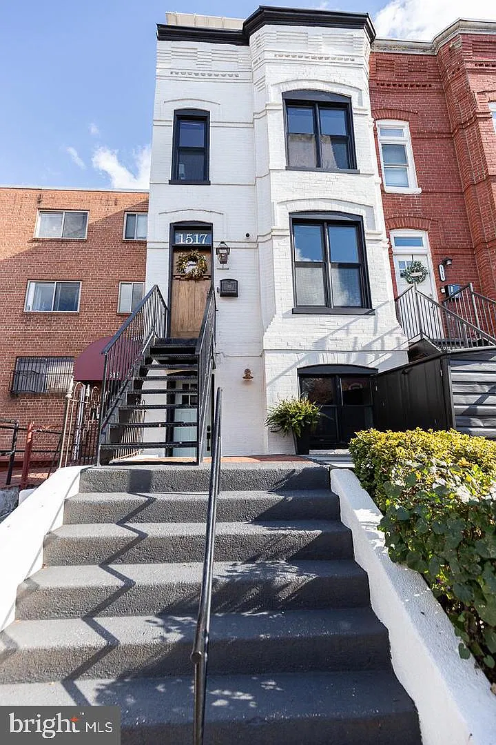 1 bed, 1.0 bath, 1116 sqft, $2,100 — Photo 1