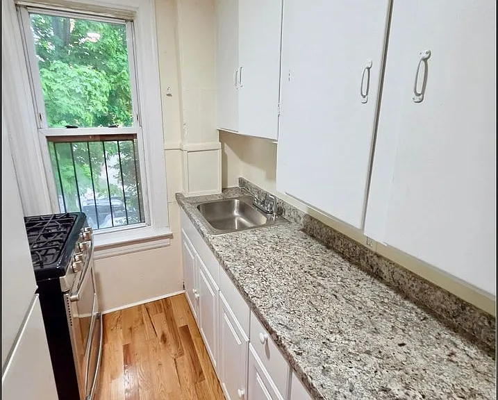 47 Montgomery Street — Photo 3