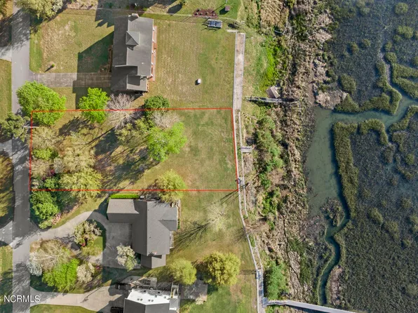 110 Inlet Court, Hampstead, NC 28443