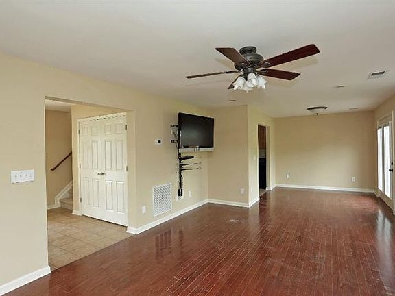 5th image of 912 Applecross Dr