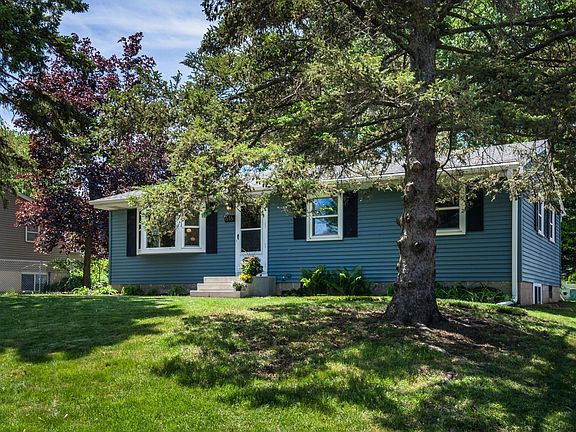 4th image of 616 Esther Ln