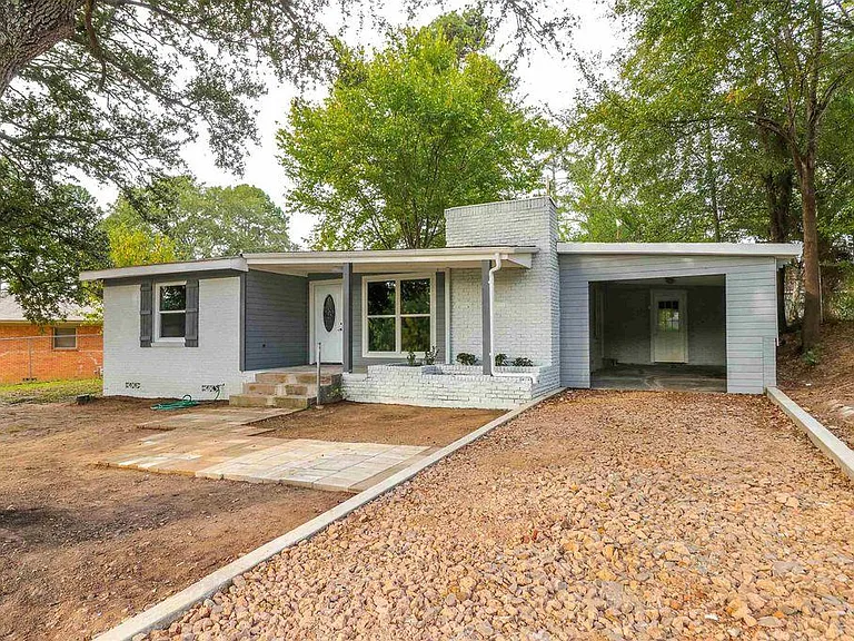 904 Skyview Dr — Photo 2