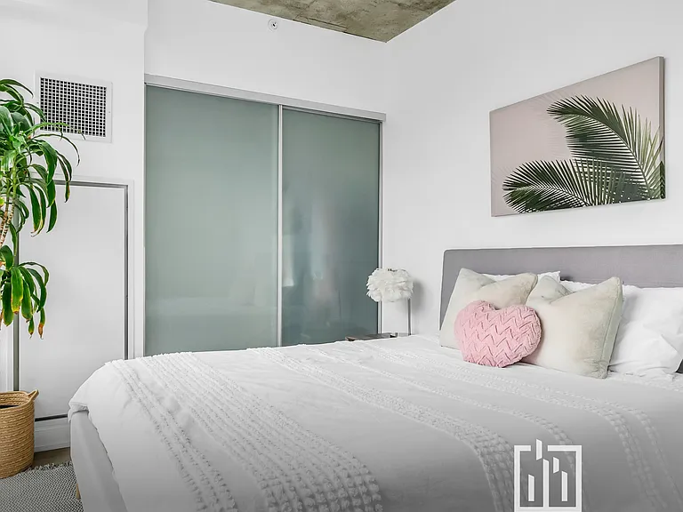 461 Adelaide St W #916 — Photo 22
