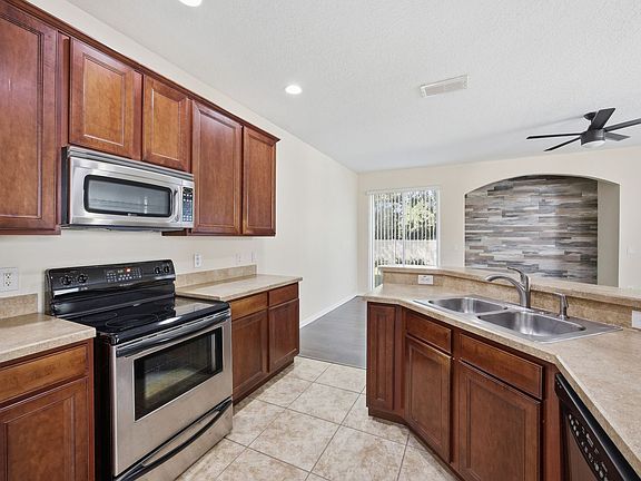 5th image of 1995 Estancia Cir