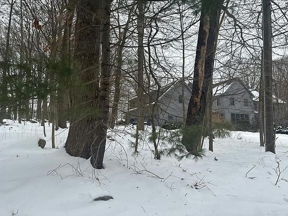 3rd image of 7 Glenvue Dr N