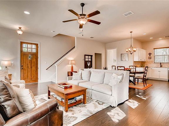 4th image of 209 Fairlake Cir #1
