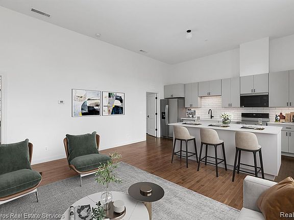 5th image of 389 Saint Clair St
