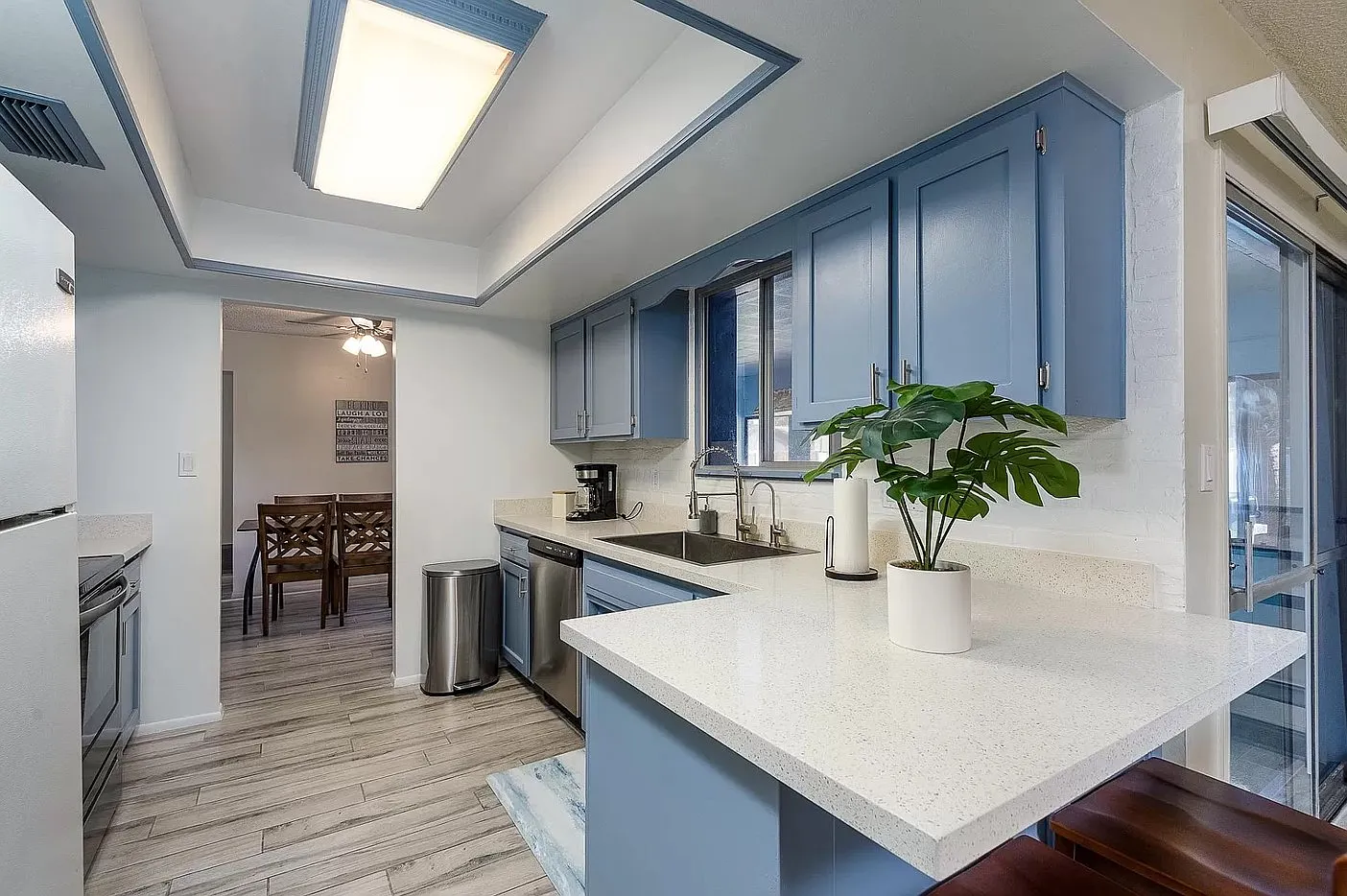 5 bed, 2047 sqft, $4,000 — Photo 2