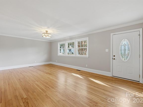 4th image of 4937 Vincent Ln