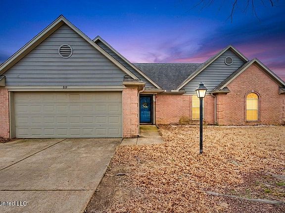 2nd image of 819 Lakemont Dr