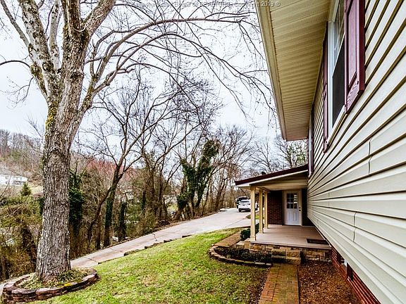 3rd image of 36 Dovewing Ln