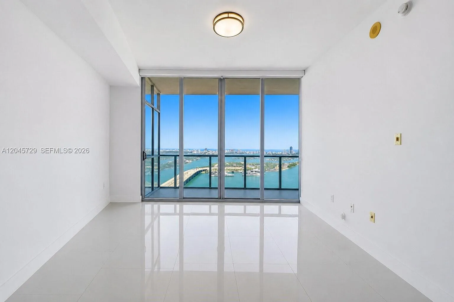 Marquis Condo — Photo 3