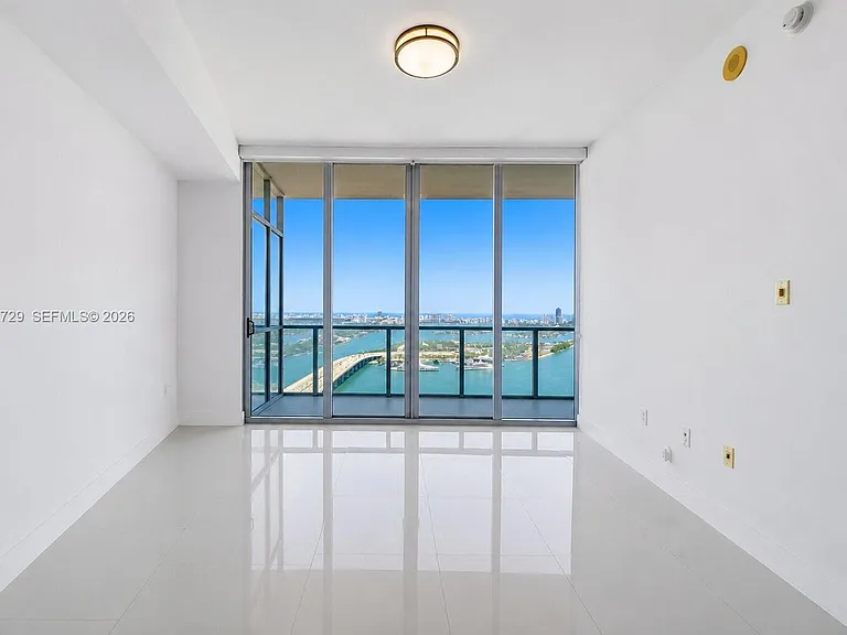 1100 Biscayne Blvd #4402 — Photo 2