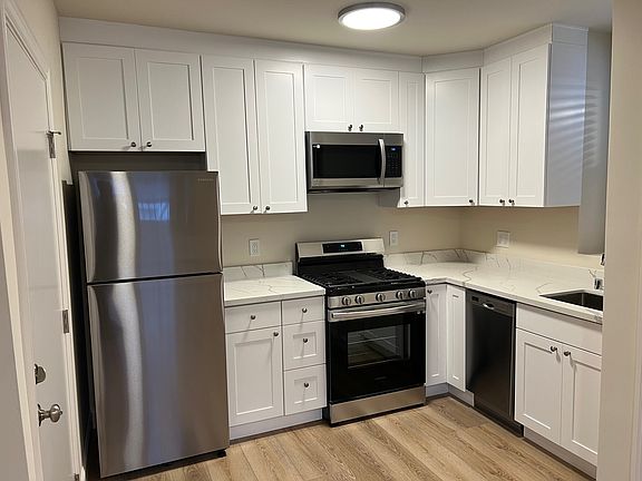 5th image of 1661 Sacramento St APT 5