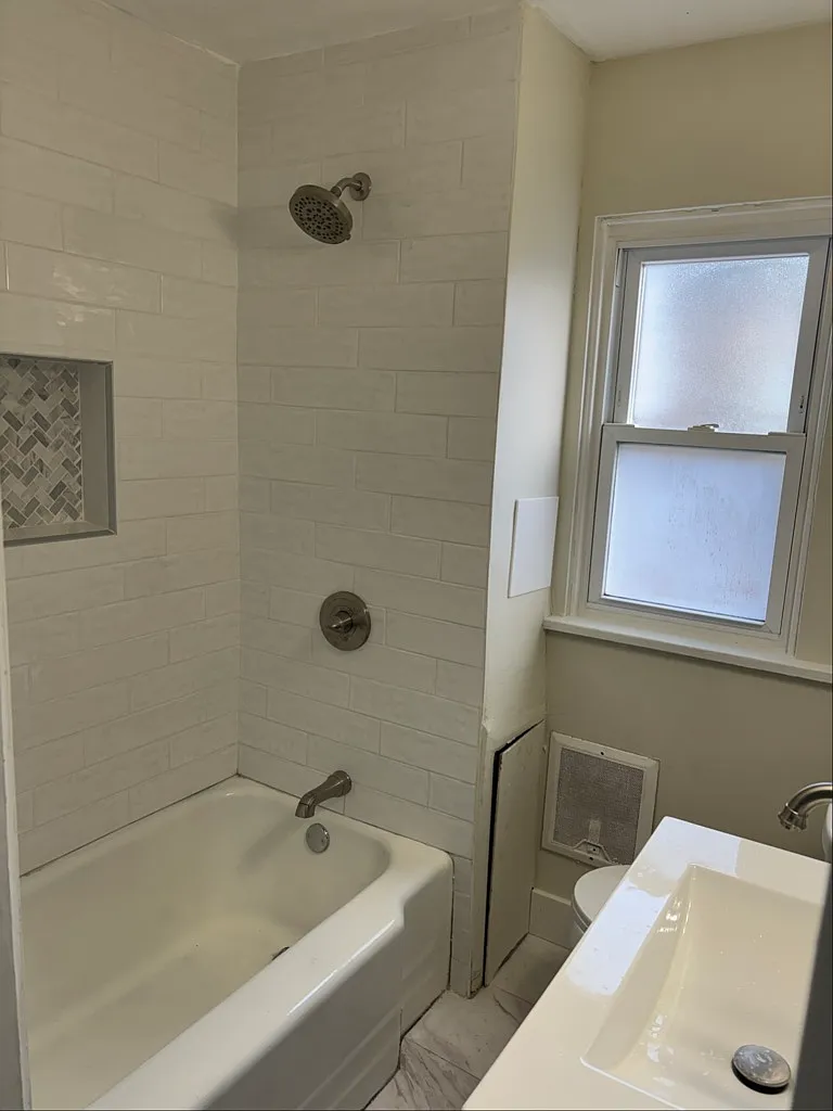 Higher End 3/1.5 Apartment with In-Unit Laundry — Photo 3