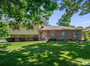 2 Linda Ln, Taylorville, IL 62568