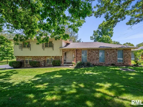 2 Linda Ln, Taylorville, IL 62568