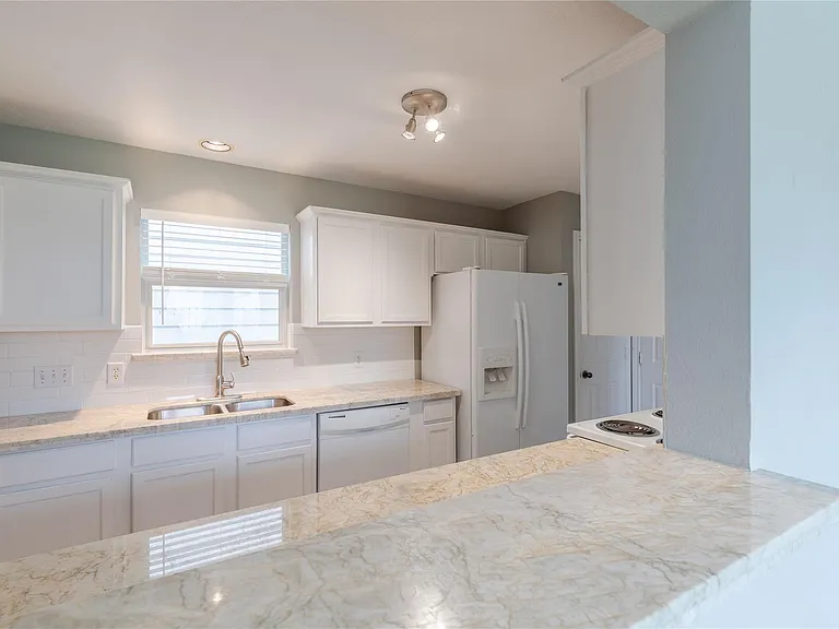 1118 Wilson St — Photo 12