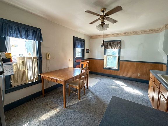 3rd image of 305 S Main St