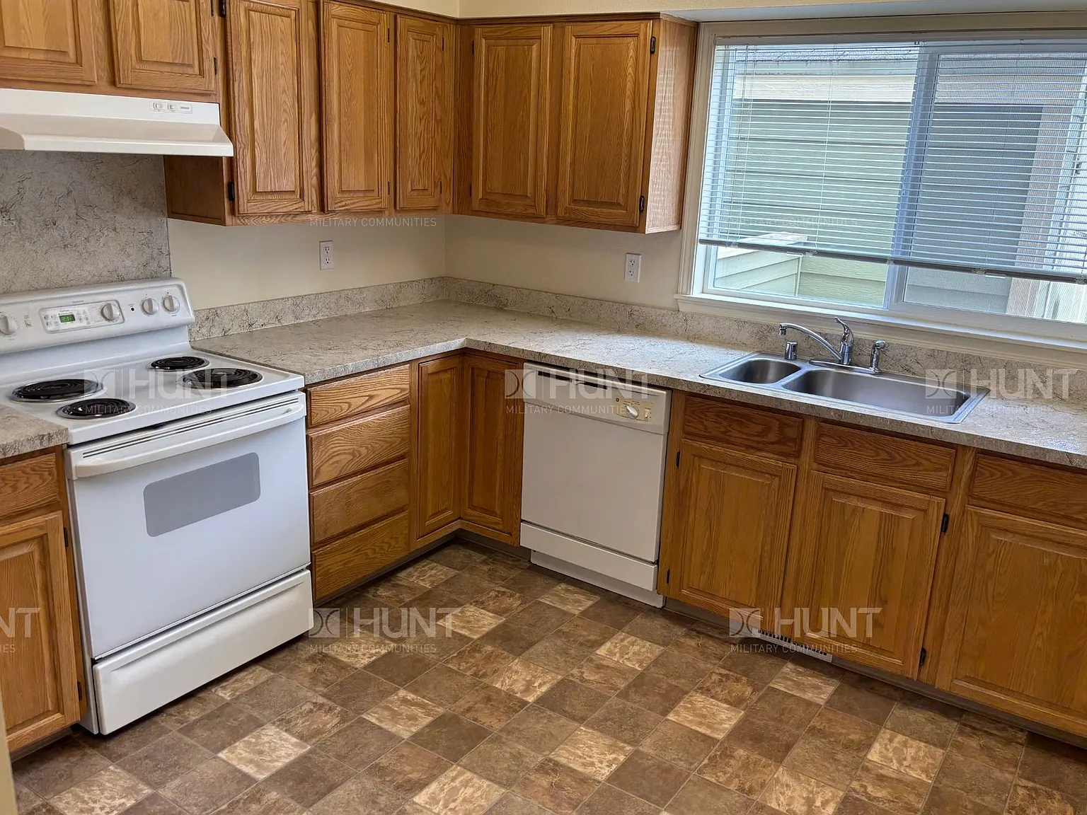 4 bed, 2.5 bath, 1244 sqft, $2,971 — Photo 3