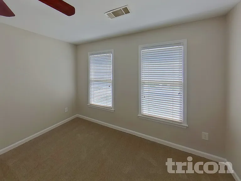 2205 Washington Dr — Photo 12