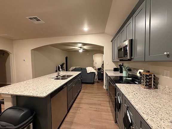4th image of 1416 Bajada St