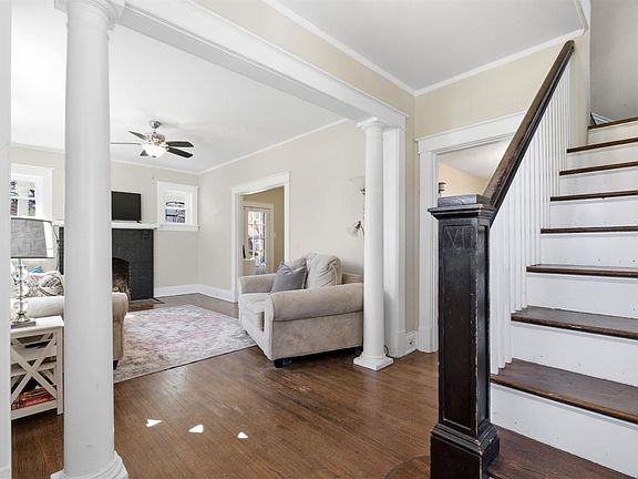 5th image of 220 Langhorne Ln
