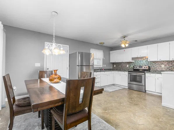 1643 Elm St, Burlington, NC 27217