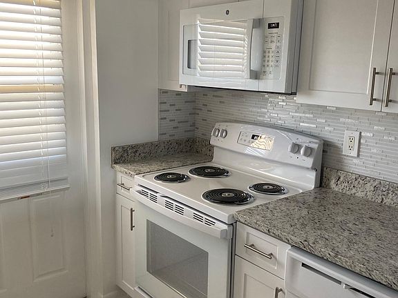 4th image of 2797 NE 51st St #404