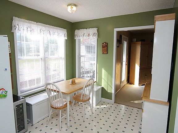 Breakfast Nook/Eat in Kitchen