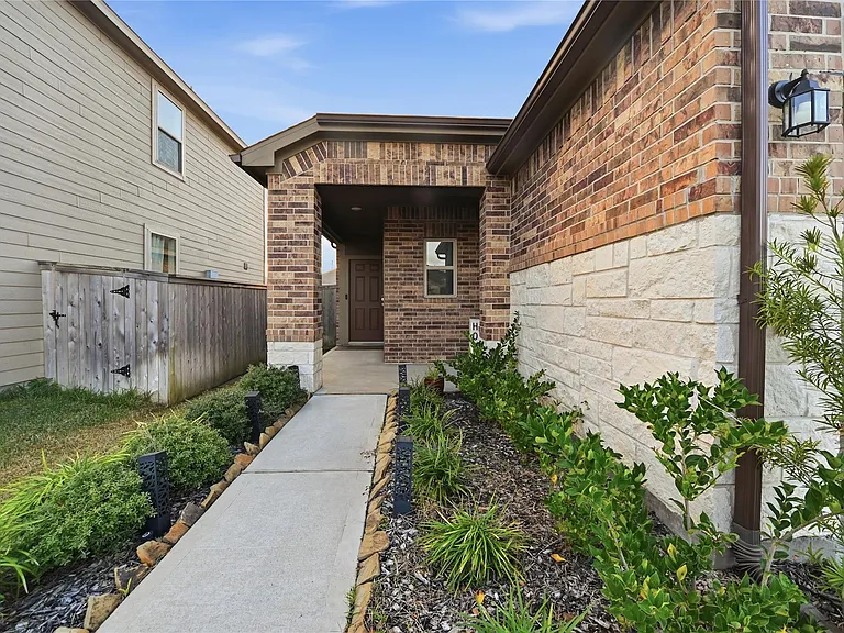 16306 Fontana Ct — Photo 2