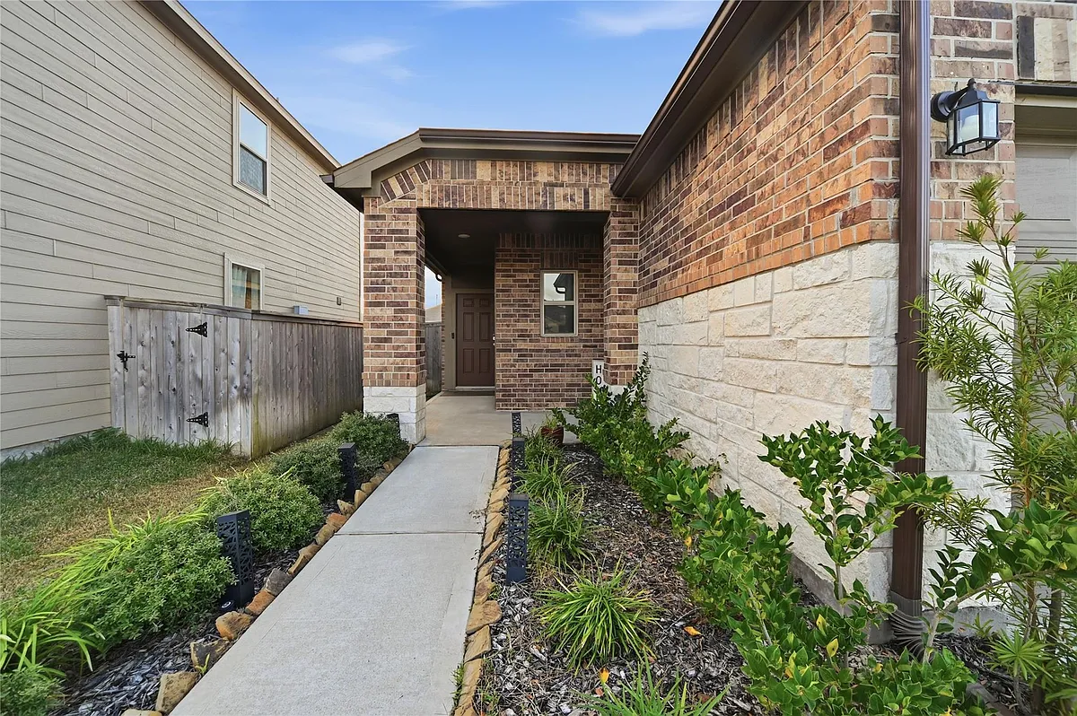 Building Photo - 16306 Fontana Ct
