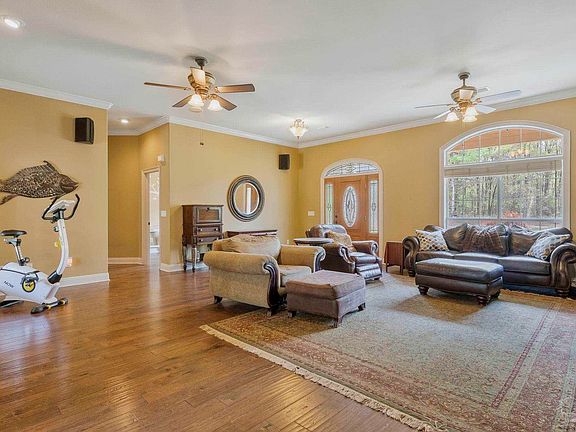 3rd image of 5700 Hunters Oak Trl