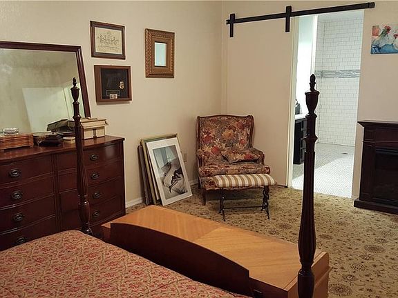 4th image of 9309 Lansbrook Ln
