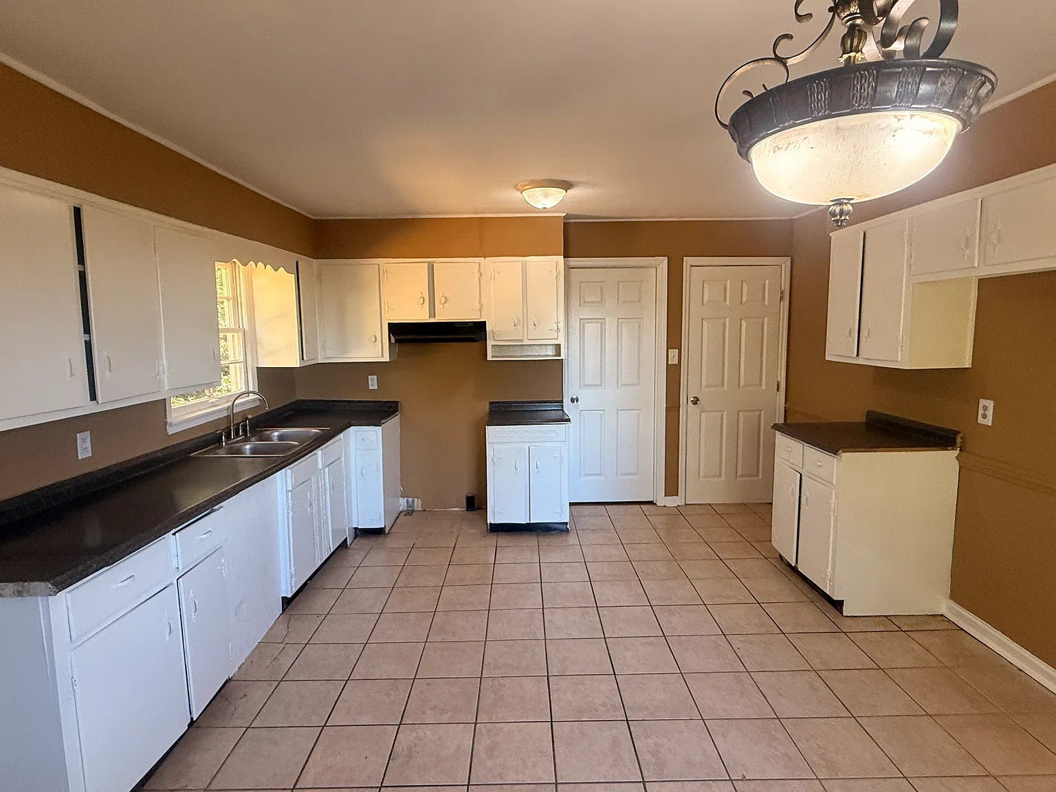 3 bed, 1304 sqft, $1,200 — Photo 3