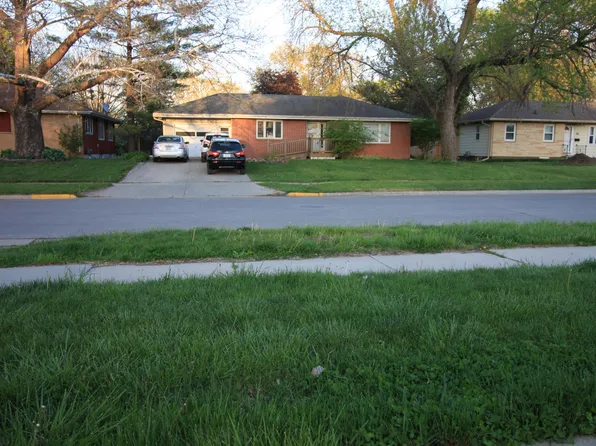 326 Westwood Dr, Ames, IA 50014