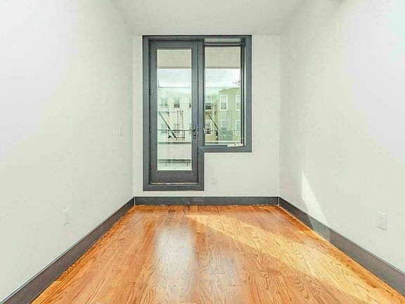 5th image of 872 Willoughby Ave #1