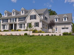 15 Heritage Dr, Pleasantville, NY 10570