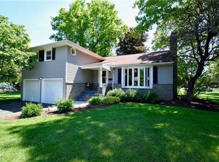 110 Willowcrest Dr, Rochester, NY 14618