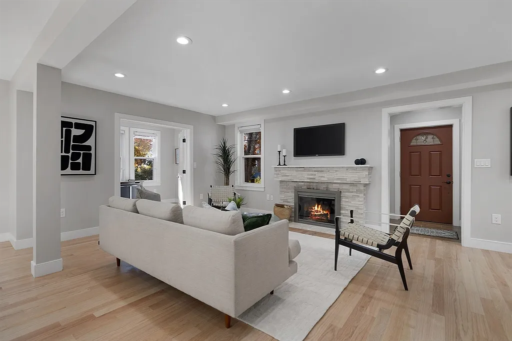 5 bed, 4.0 bath, 3000 sqft, $6,800 — Photo 3